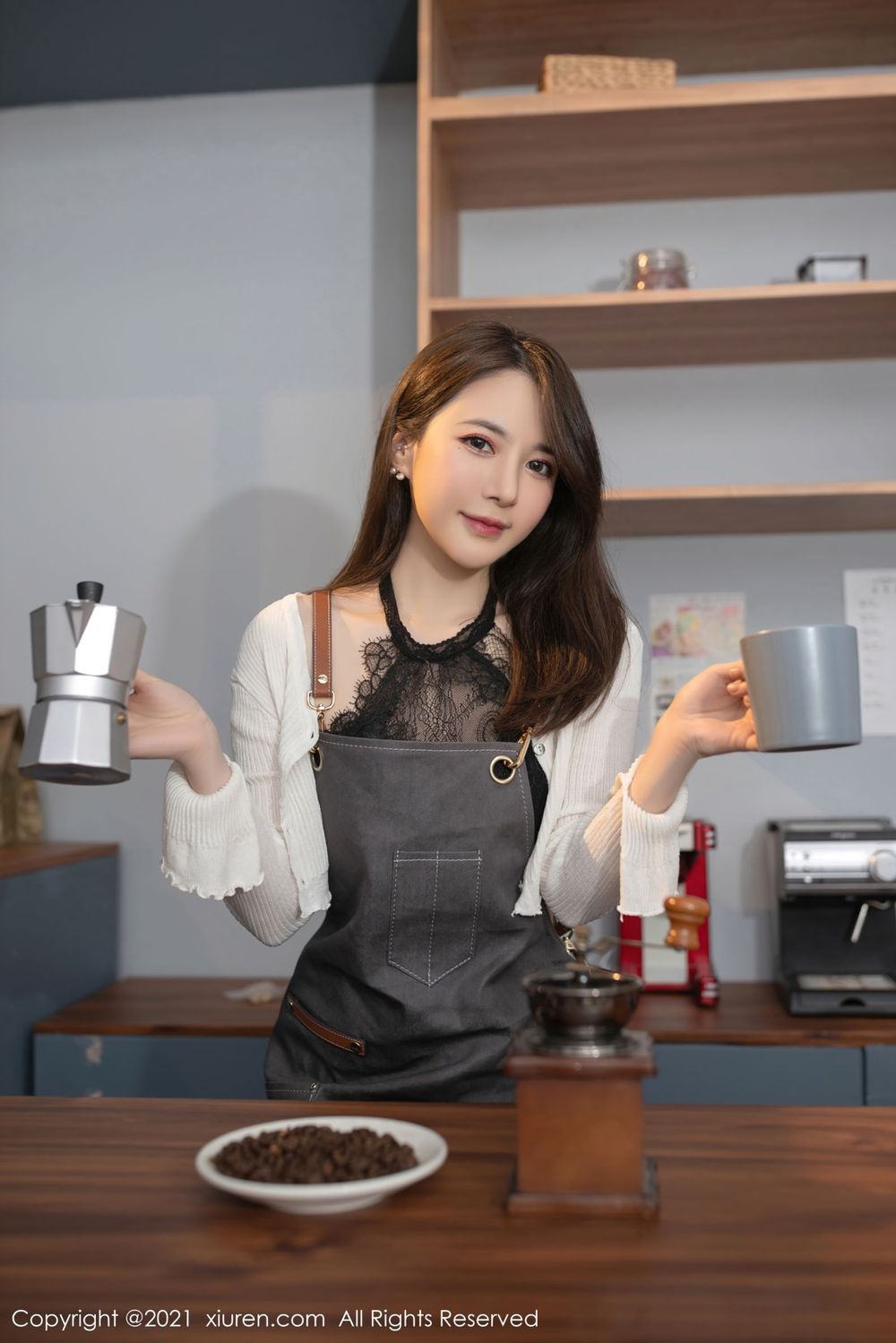 美女模特鱼子酱Fish - 寂寞旅人咖啡馆服务员主题写真
