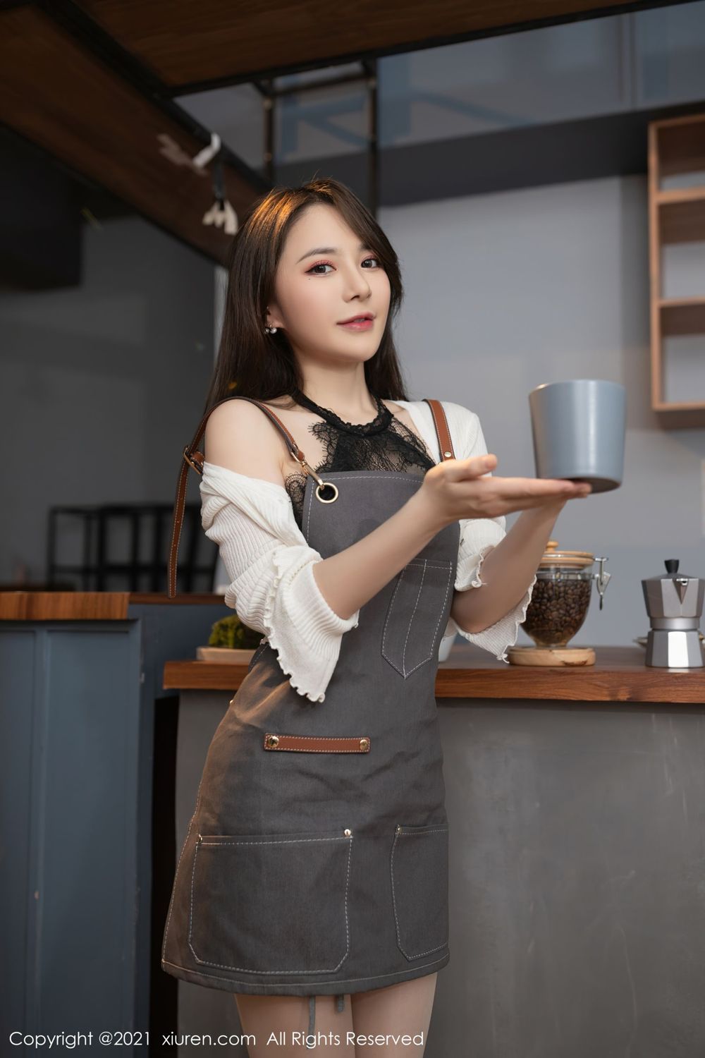 美女模特鱼子酱Fish - 寂寞旅人咖啡馆服务员主题写真