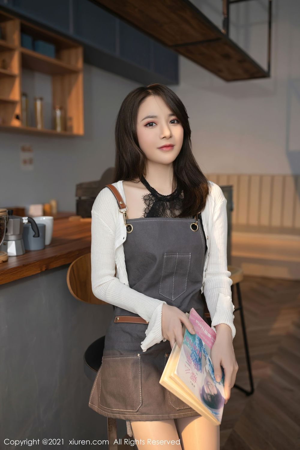 美女模特鱼子酱Fish - 寂寞旅人咖啡馆服务员主题写真