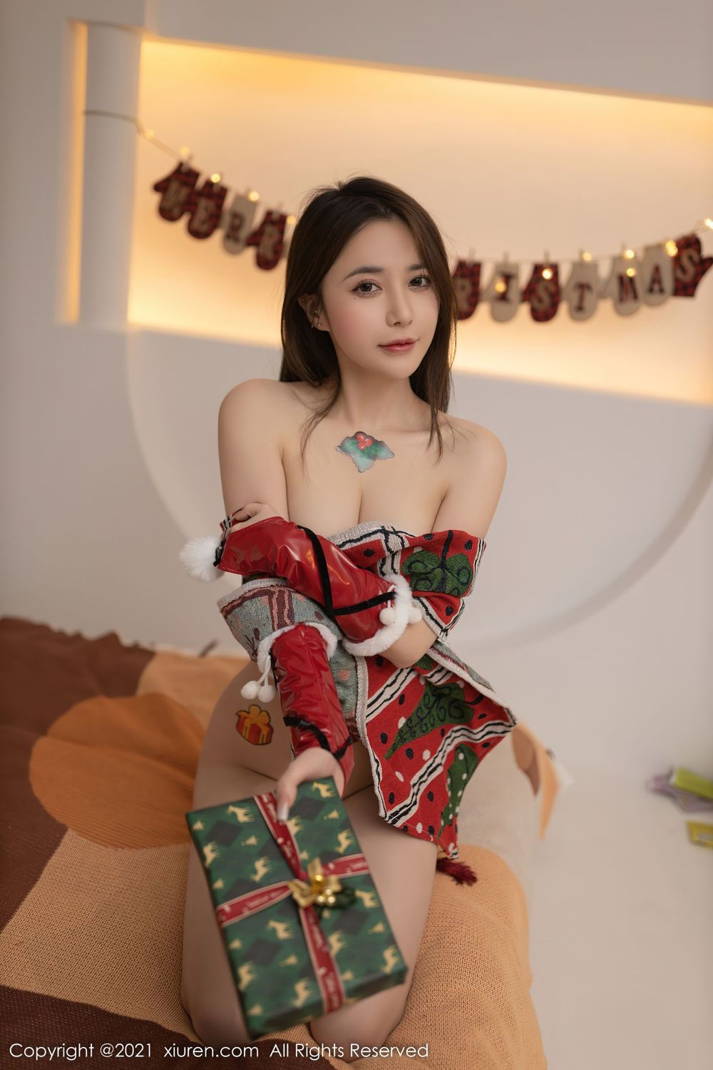 美女模特鱼子酱Fish - 红色服饰+圣诞节主题写真