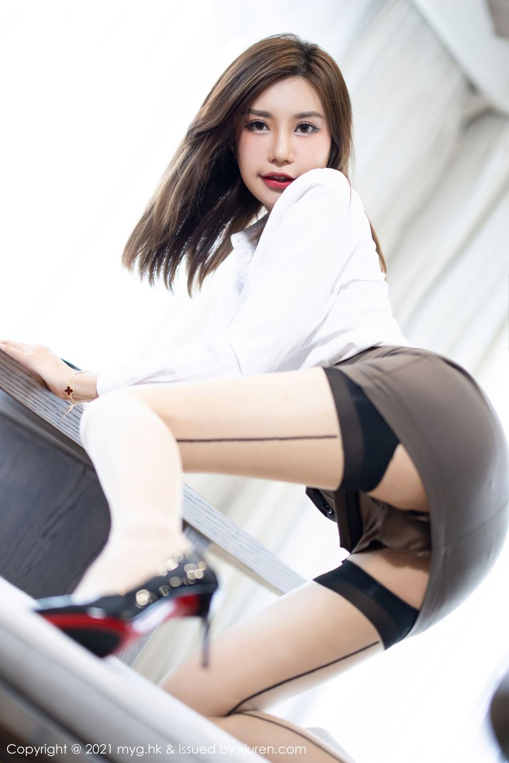 美女模特绮里嘉Carina - 衬衫OL+豹纹江浙沪旅拍