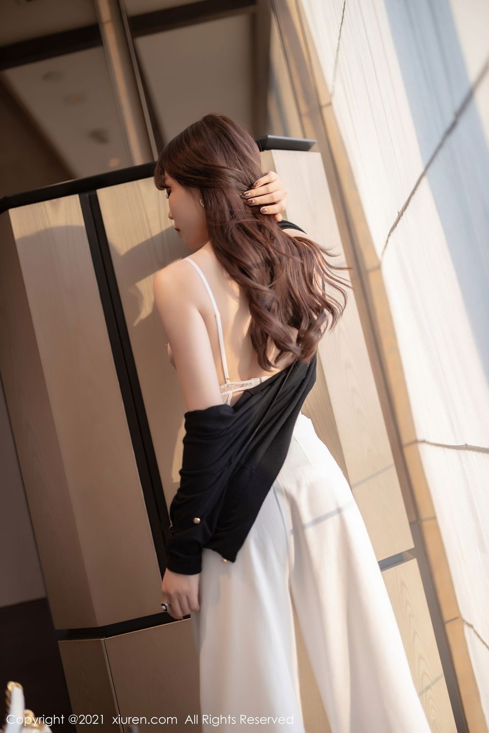 性感女神芝芝Booty - 镂空吊带+丝袜系列写真