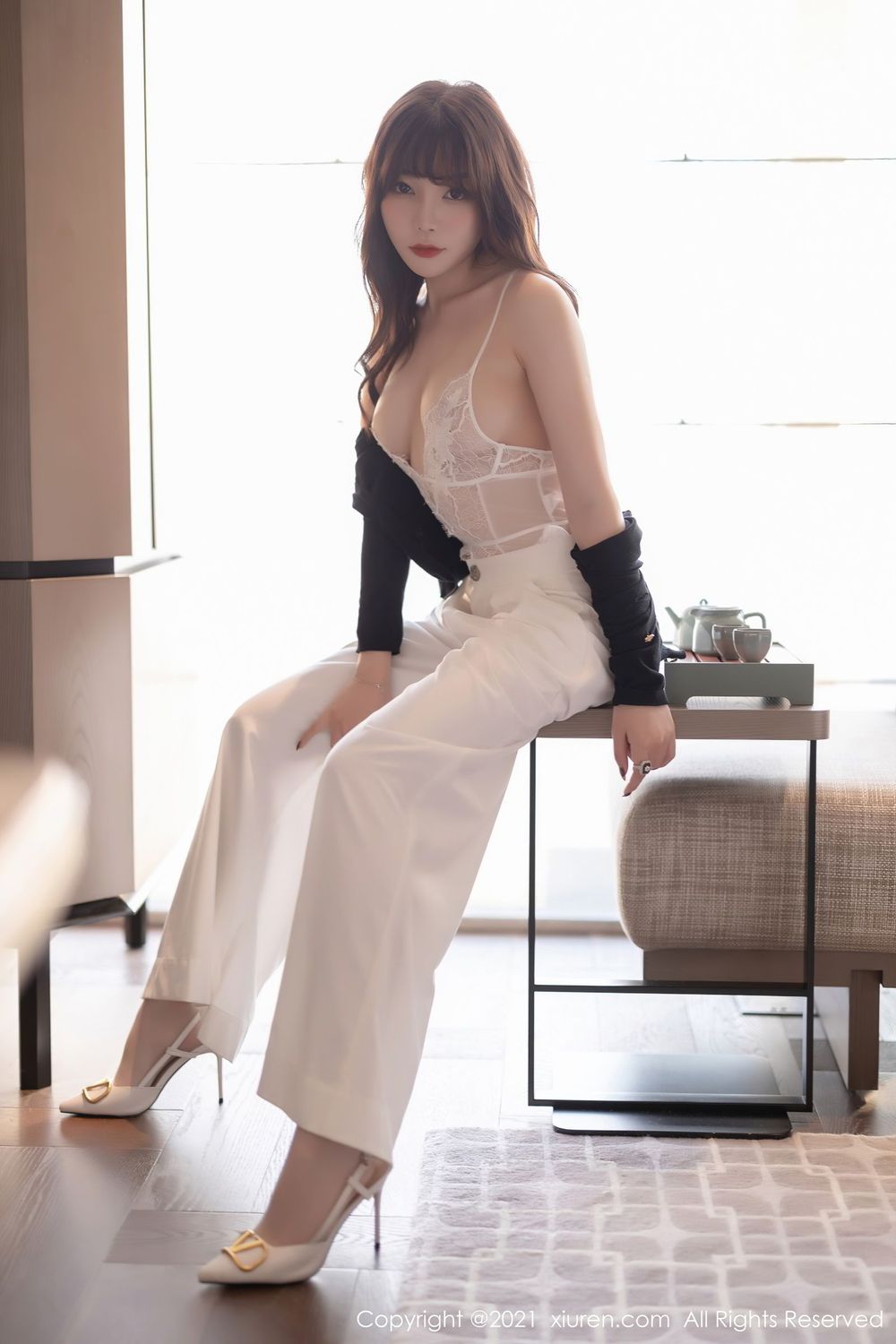 性感女神芝芝Booty - 镂空吊带+丝袜系列写真