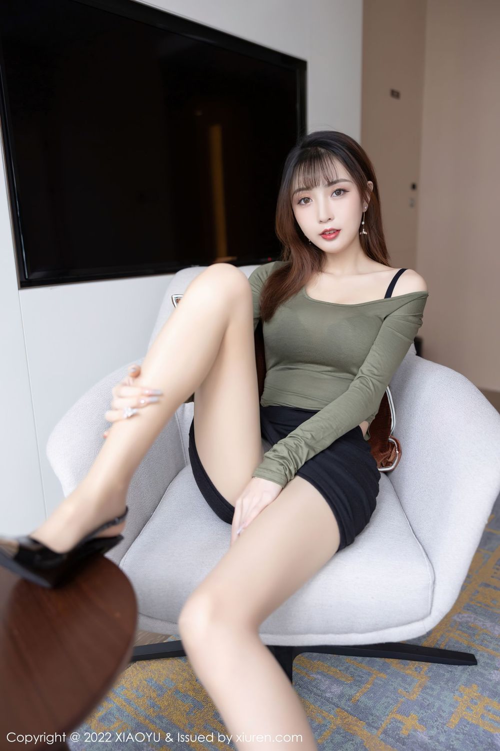 美女模特林星阑 - 收身上衣+超短裙系列写真