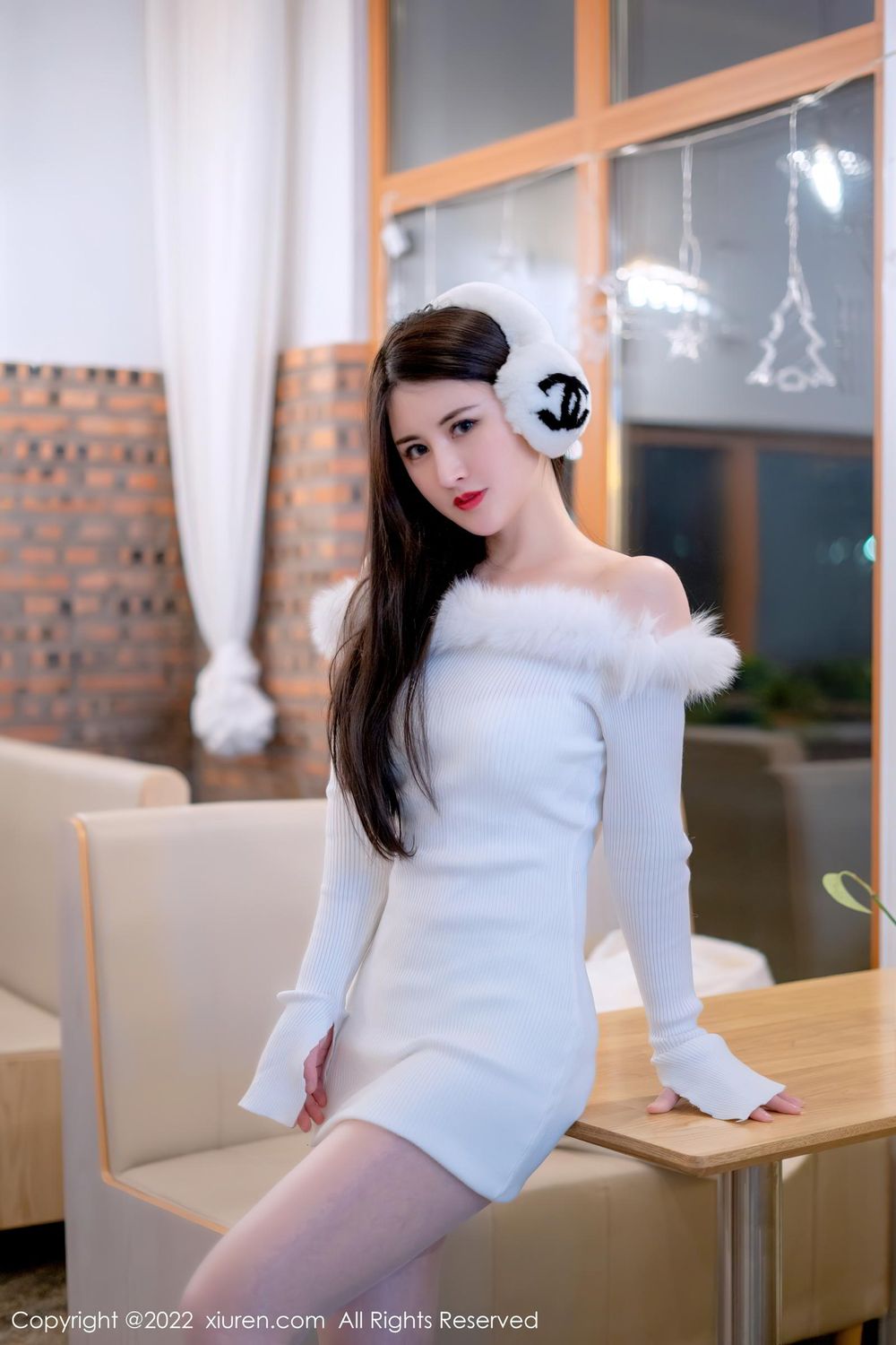 美女模特诗诗kiki - 白色毛衣+丝袜系列惹火写真