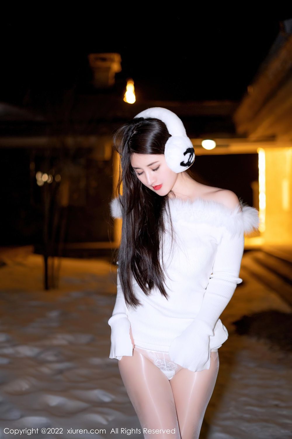 美女模特诗诗kiki - 白色毛衣+丝袜系列惹火写真