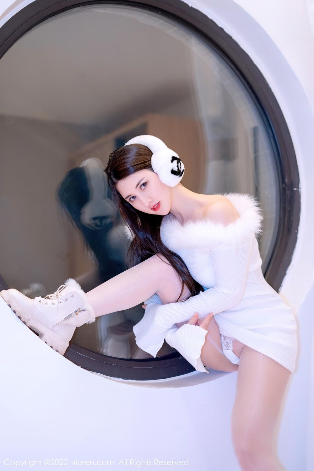 美女模特诗诗kiki - 白色毛衣+丝袜系列惹火写真