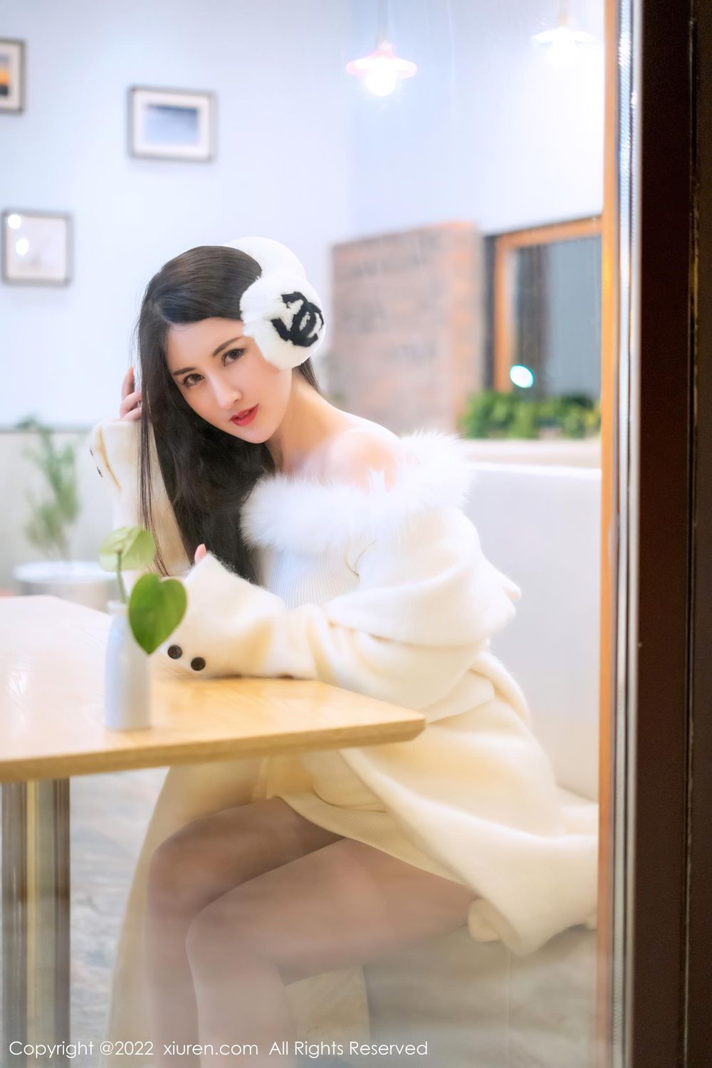 美女模特诗诗kiki - 白色毛衣+丝袜系列惹火写真