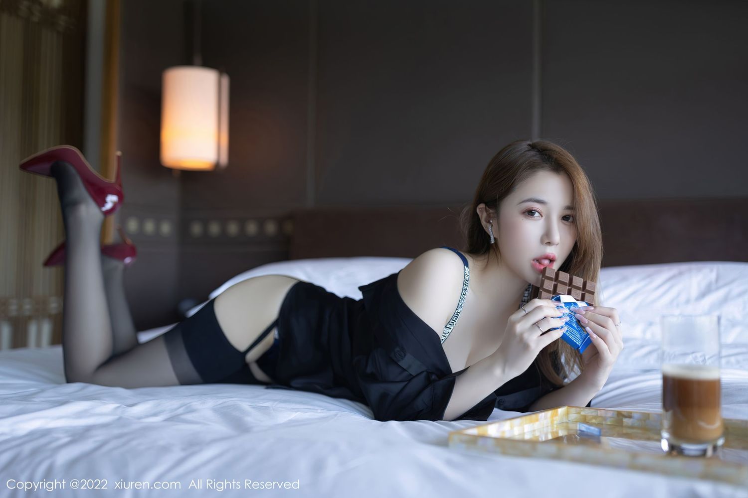 美女模特鱼子酱Fish - 黑色T恤+黑丝系列三亚旅拍
