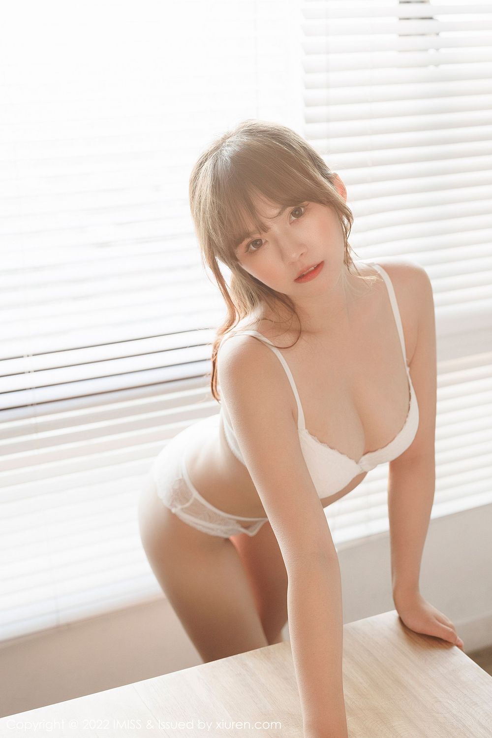 新人模特张思允Nice - 浅灰色长袖卫衣系列写真