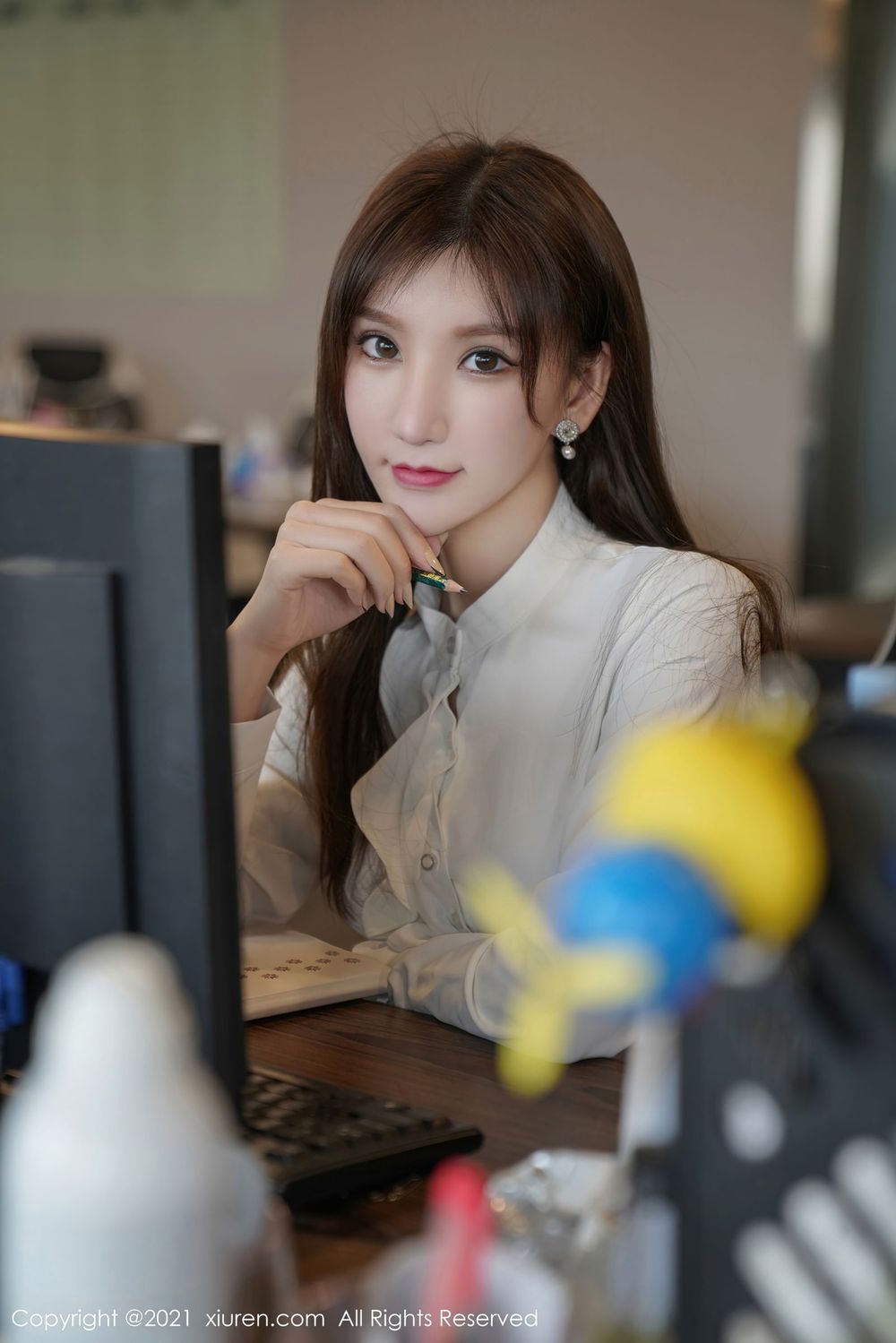 性感女神周于希Sandy - 职场OL+办公室主题写真
