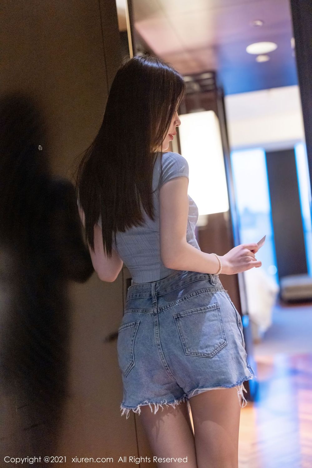 美女模特吴雪瑶 - 动人身段+丝袜美足朦胧写真