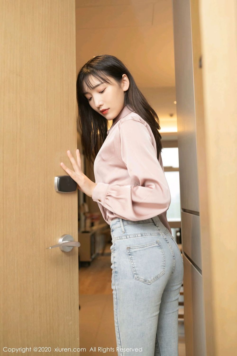 美女模特陆萱萱 - 牛仔裤+偶遇主题丽质写真