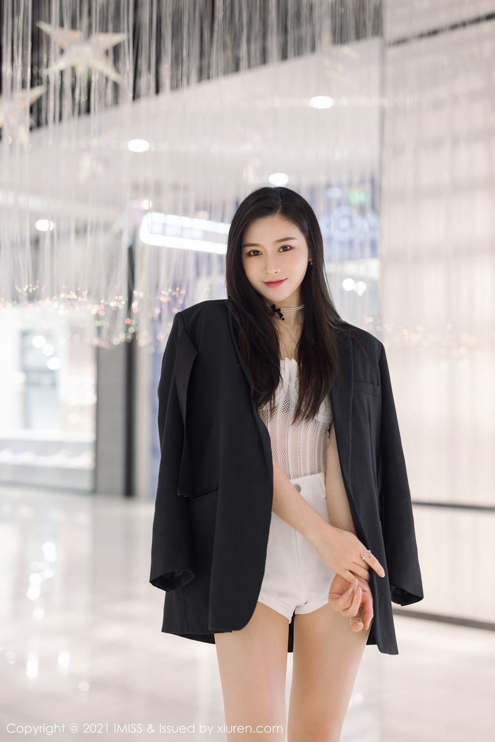 气质美女Vanessa - 白色热裤+街拍系列写真