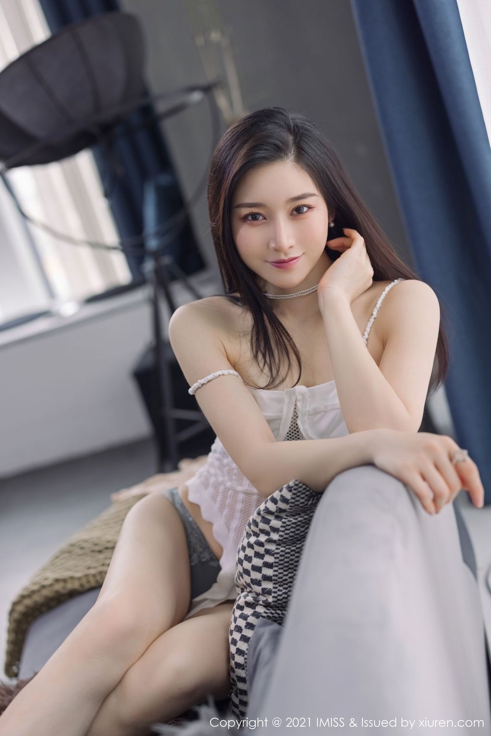 气质美女Vanessa - 白色热裤+街拍系列写真