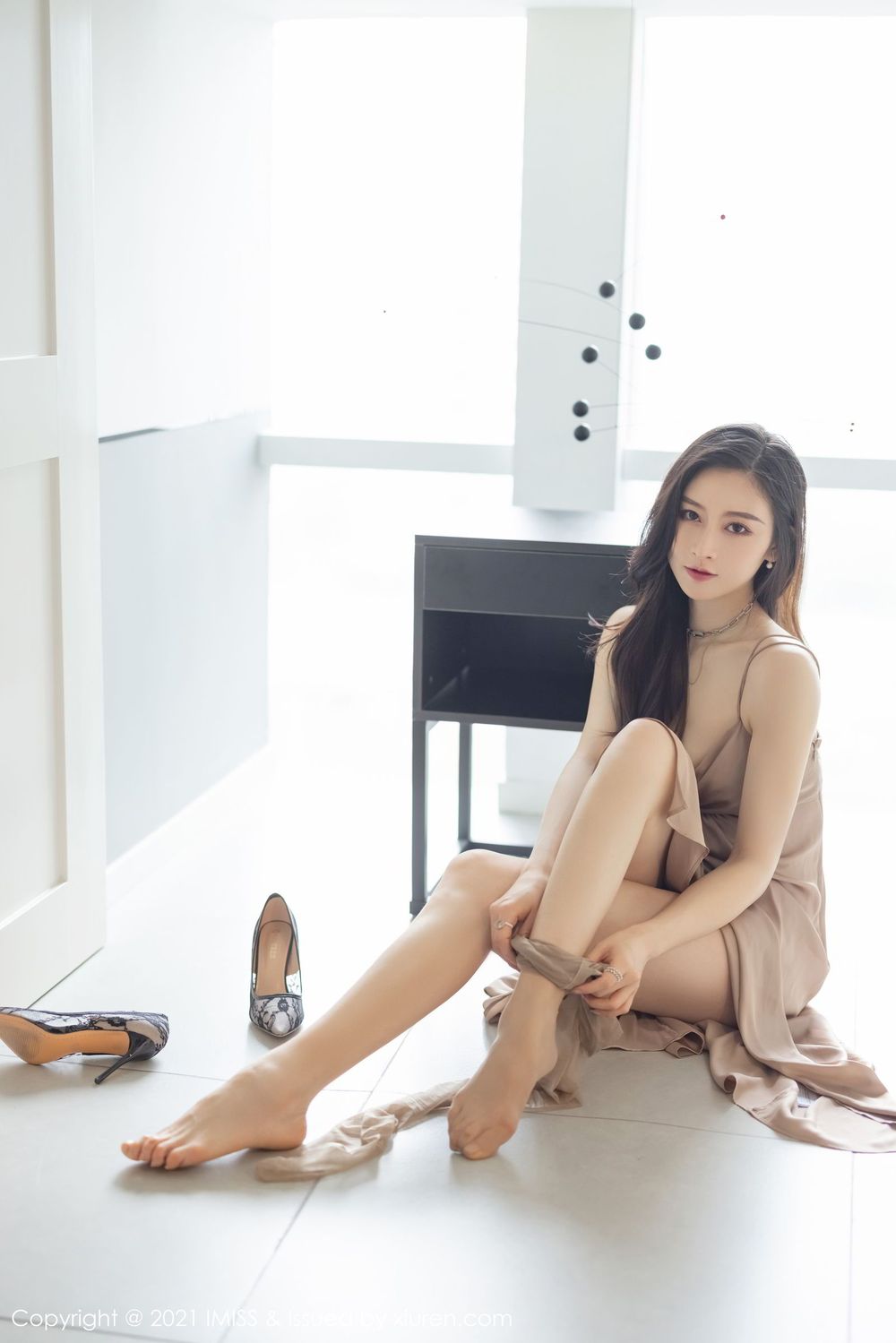 气质美女Vanessa - 多套服饰+美腿系列写真