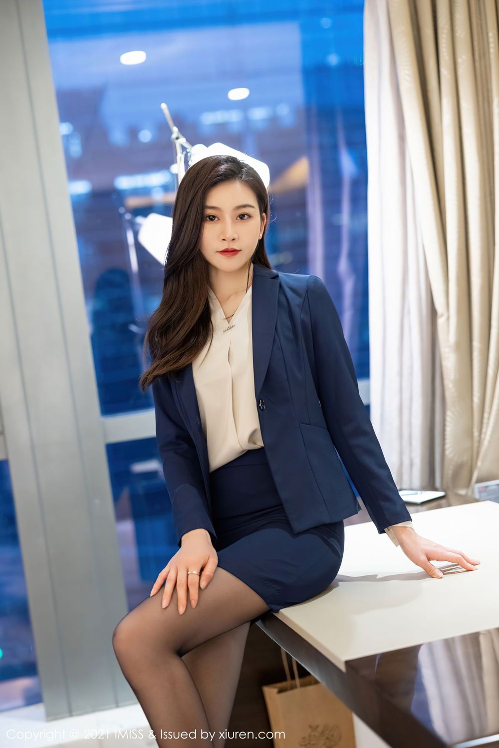气质美女Vanessa - 深蓝色职场制服+丝袜系列写真