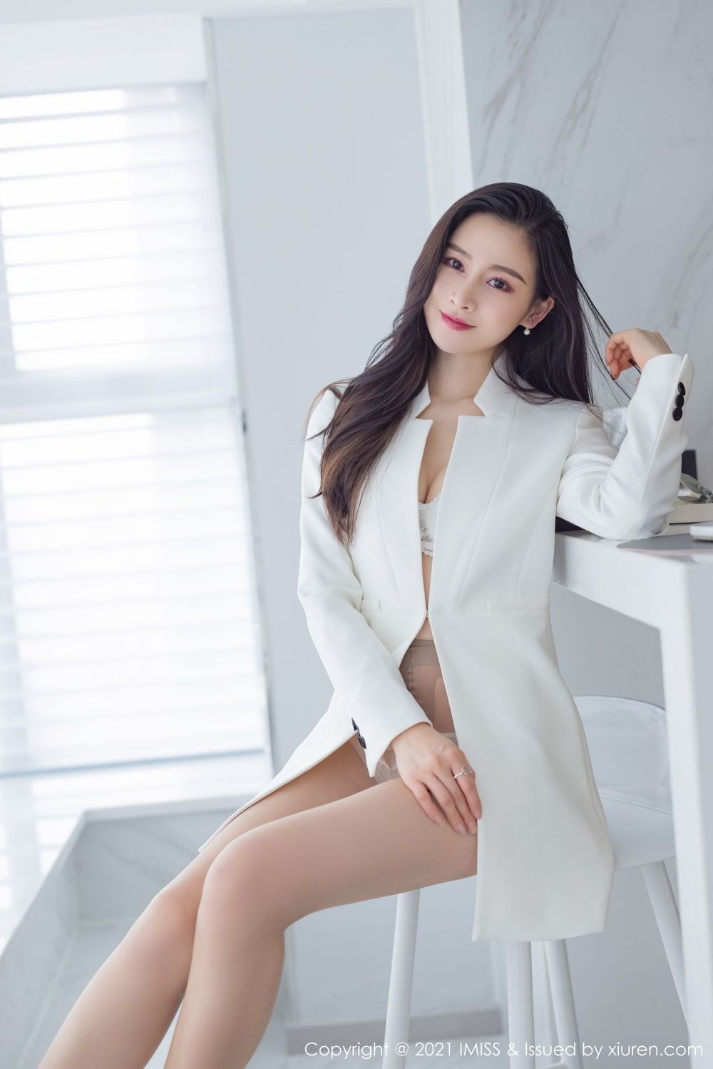 气质美女Vanessa - 职场OL+丝袜系列性感写真
