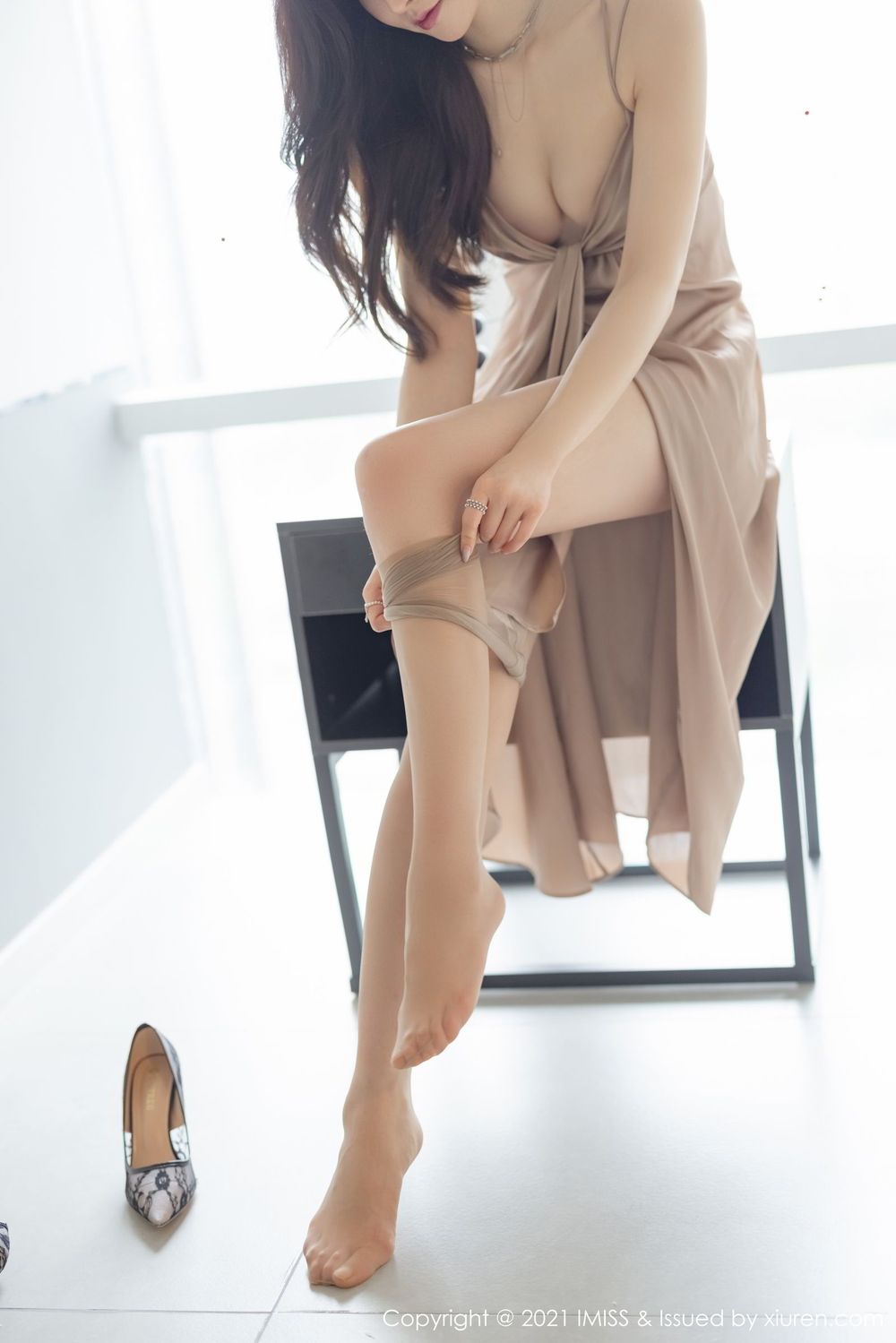 气质美女Vanessa - 多套服饰+美腿系列写真