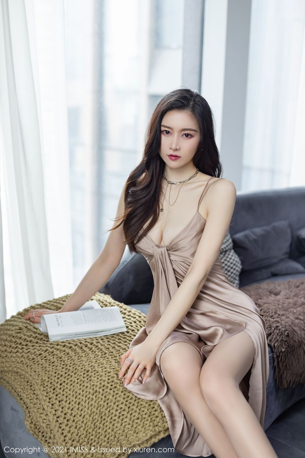 气质美女Vanessa - 多套服饰+美腿系列写真