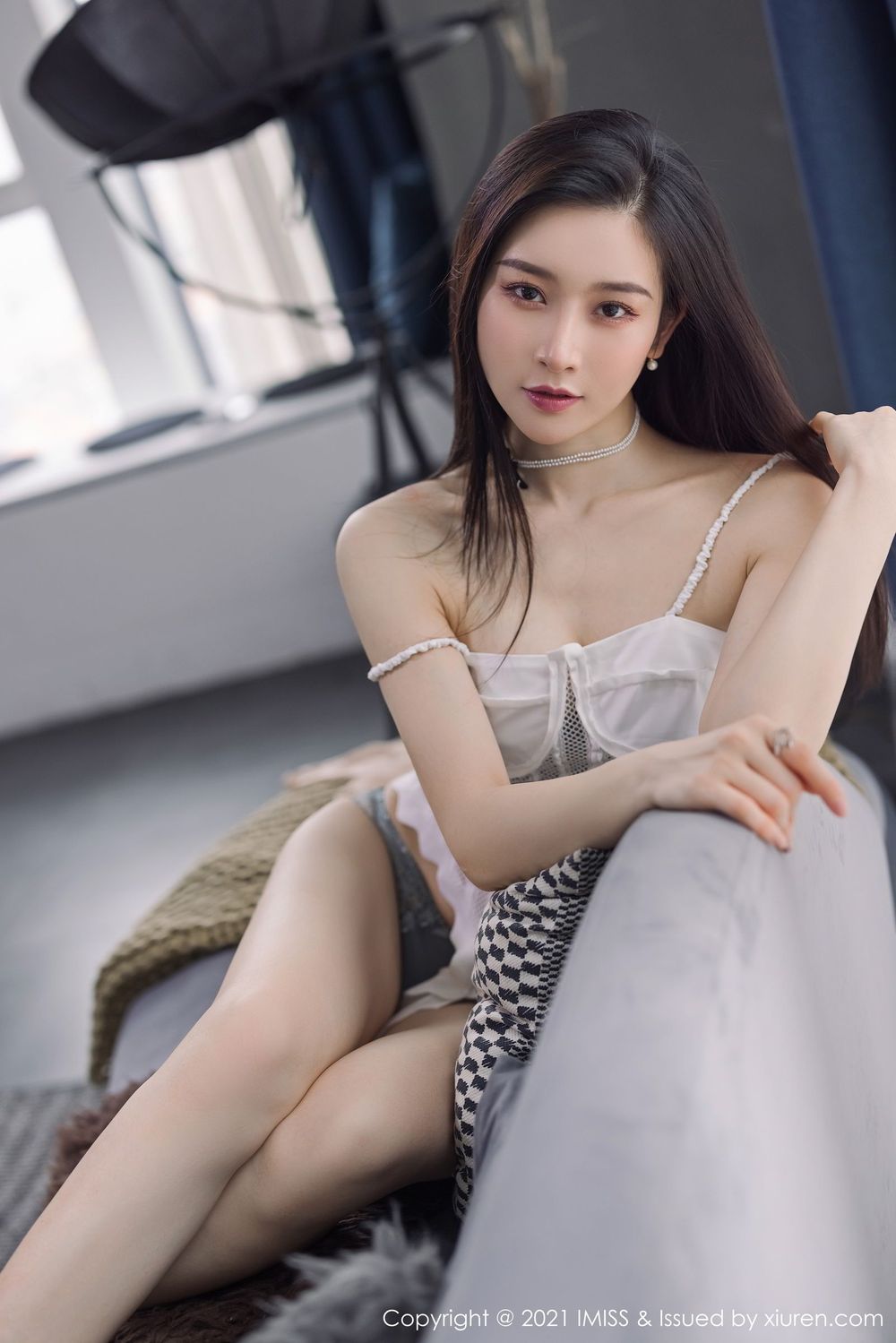 气质美女Vanessa - 白色热裤+街拍系列写真
