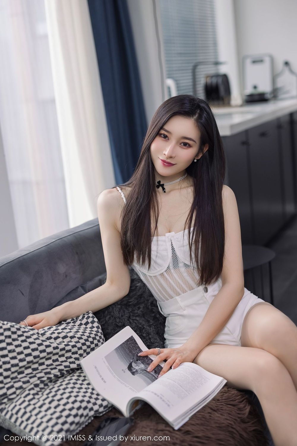 气质美女Vanessa - 白色热裤+街拍系列写真