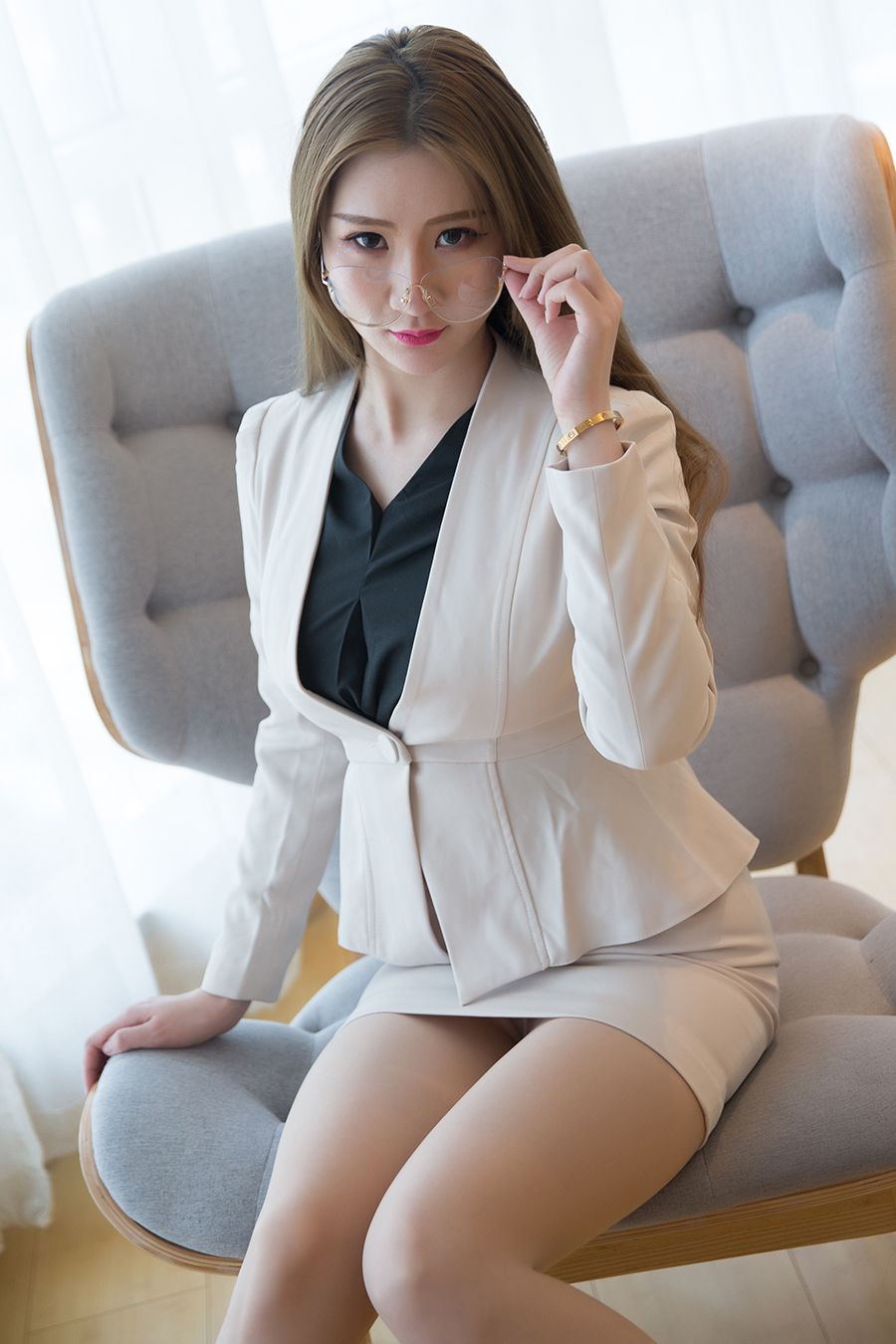 美女模特玄子 - 白色制服+丝袜职场系列写真