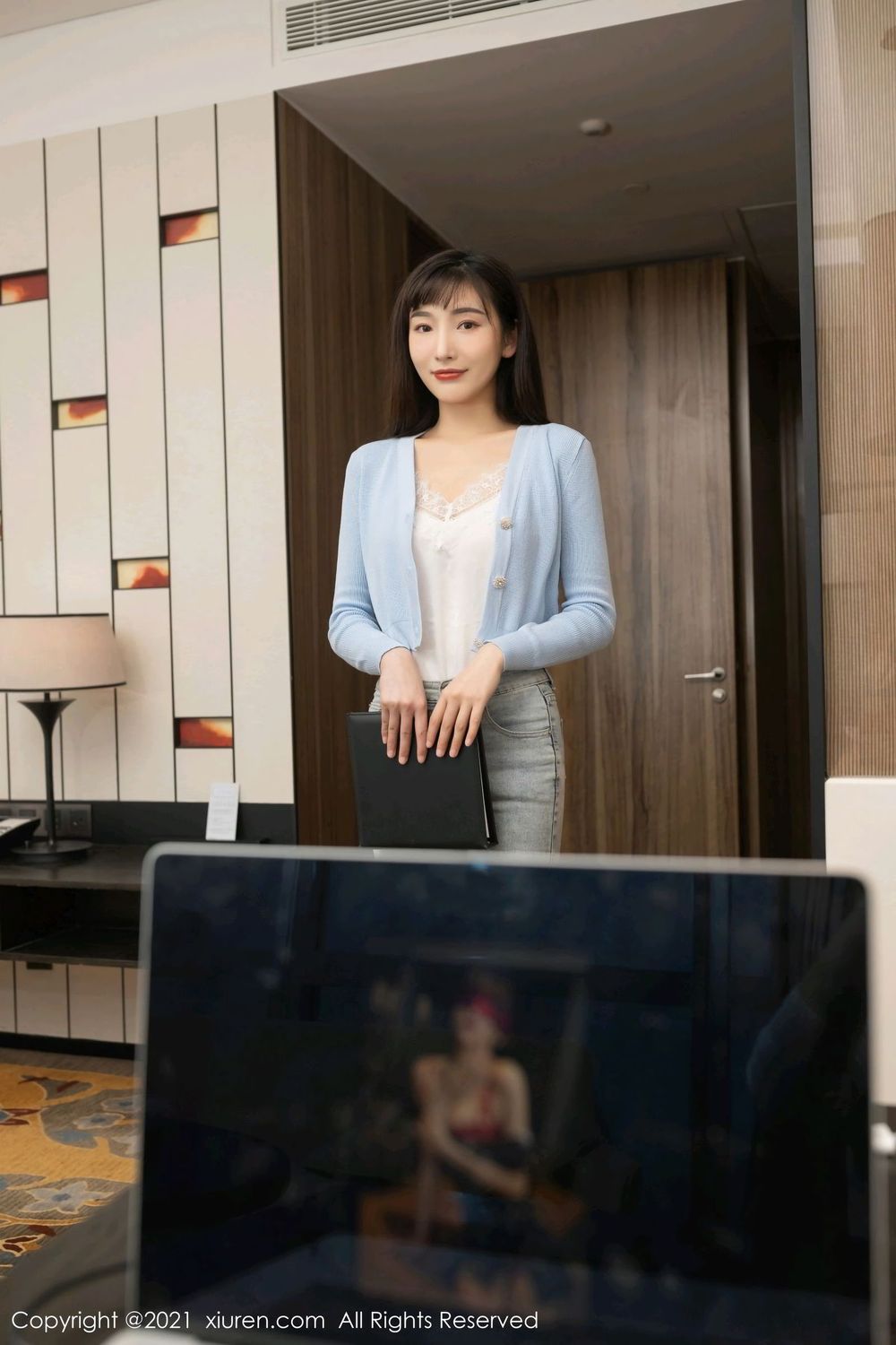 美女模特陆萱萱 - 牛仔裤+遭遇主题性感写真