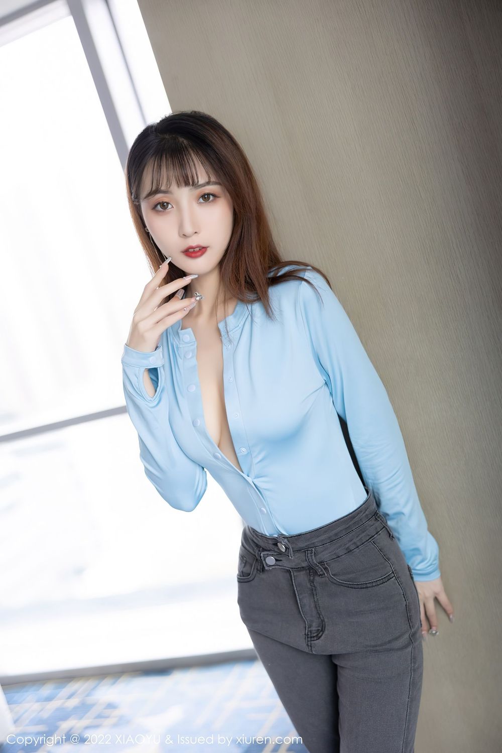 美女模特林星阑 - 淡蓝色上衣+牛仔裤系列写真