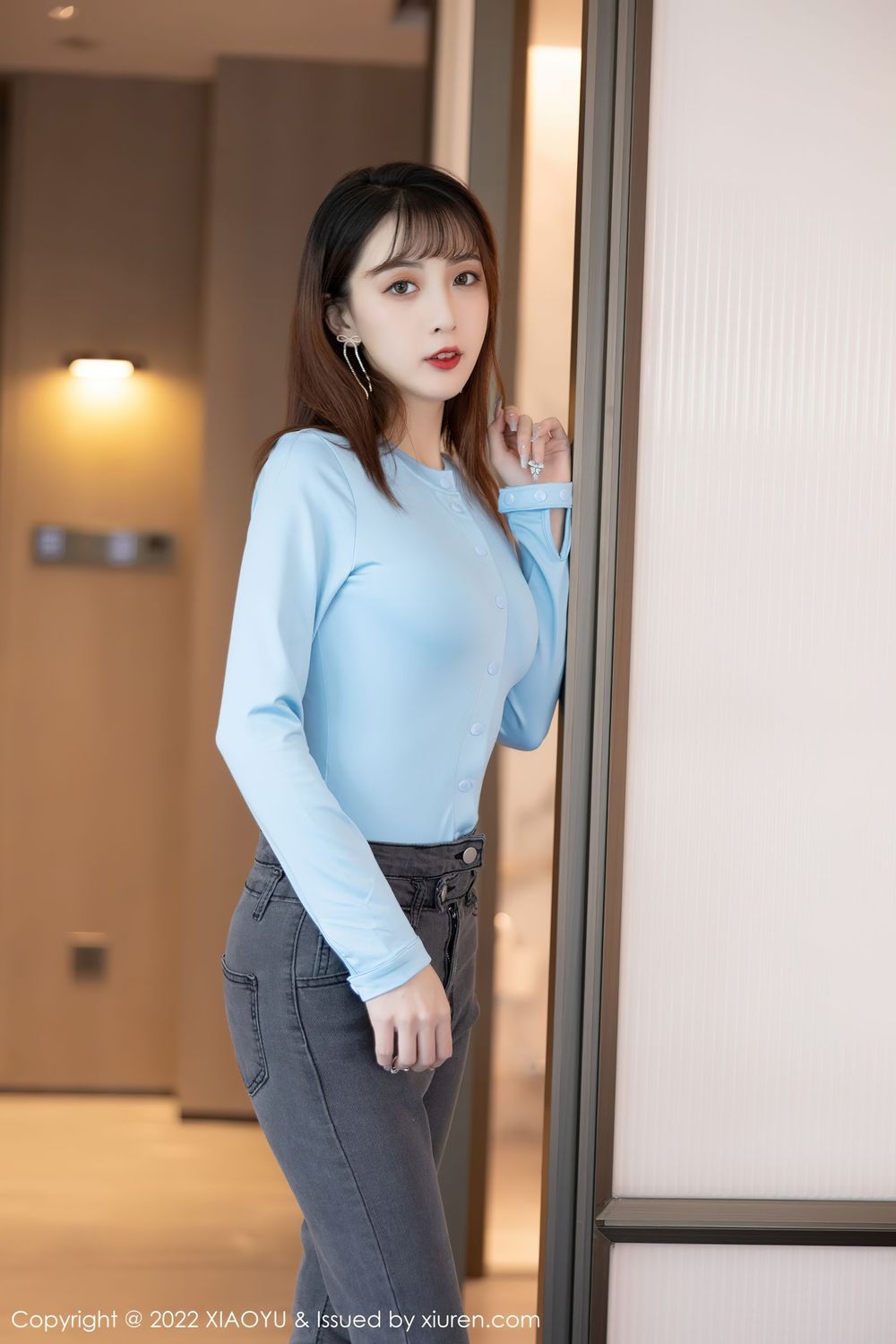 美女模特林星阑 - 淡蓝色上衣+牛仔裤系列写真