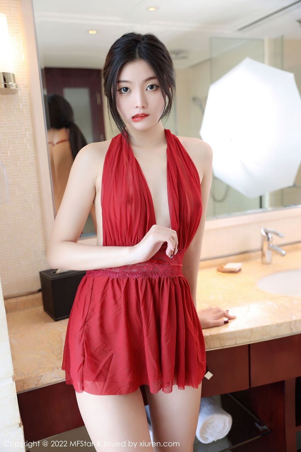 新人模特韩好甜 - 红色短裙+高跟鞋系列写真