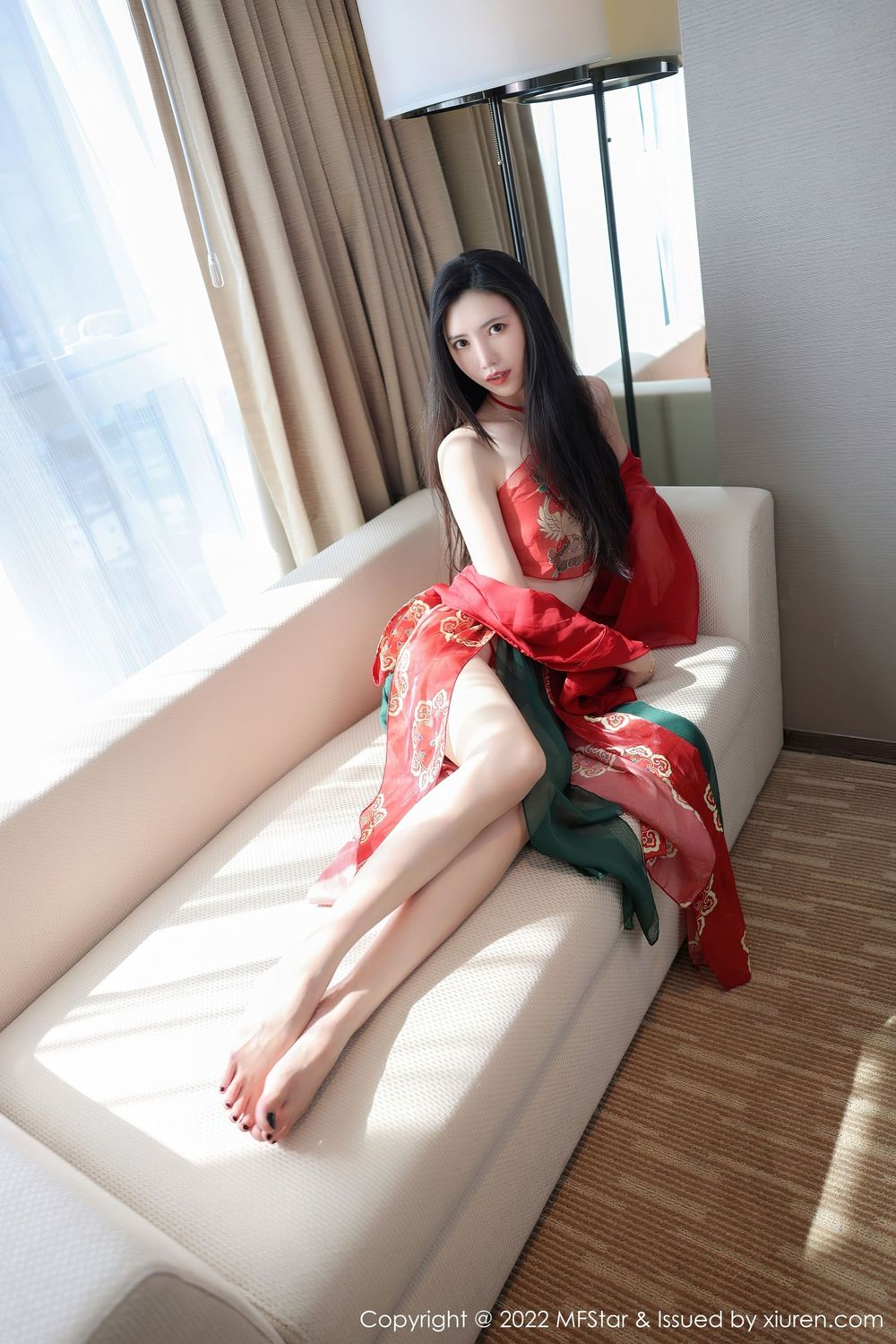 新人嫩模吴思晚 - 红色轻纱服饰+异域风情写真