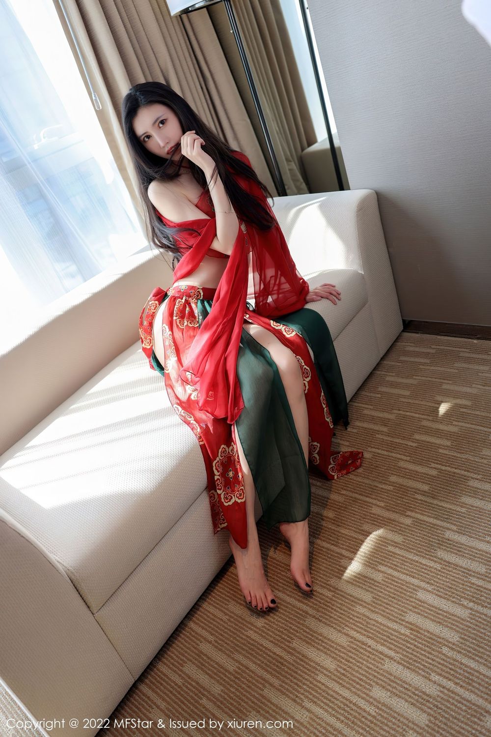 新人嫩模吴思晚 - 红色轻纱服饰+异域风情写真