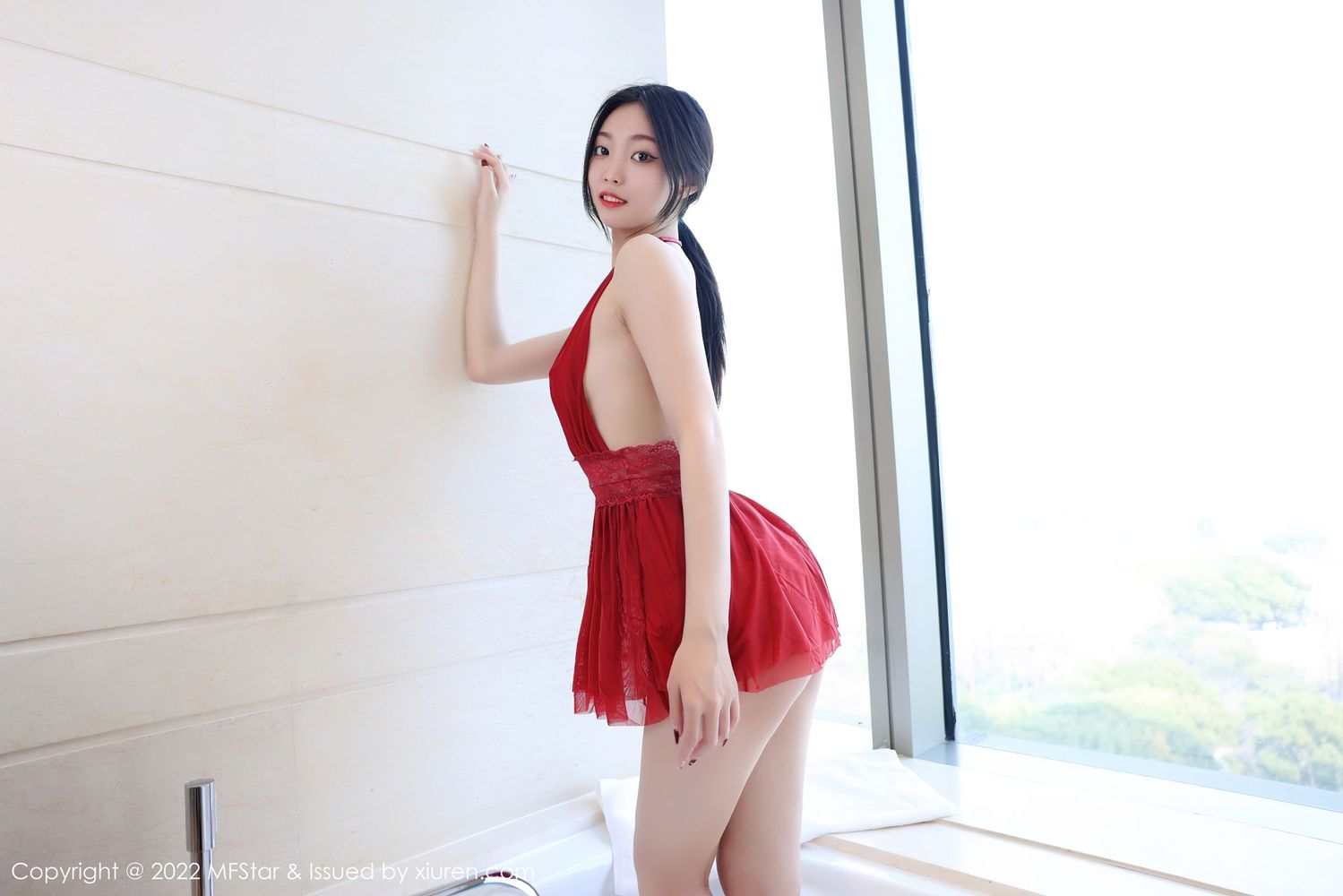 新人模特韩好甜 - 红色短裙+高跟鞋系列写真