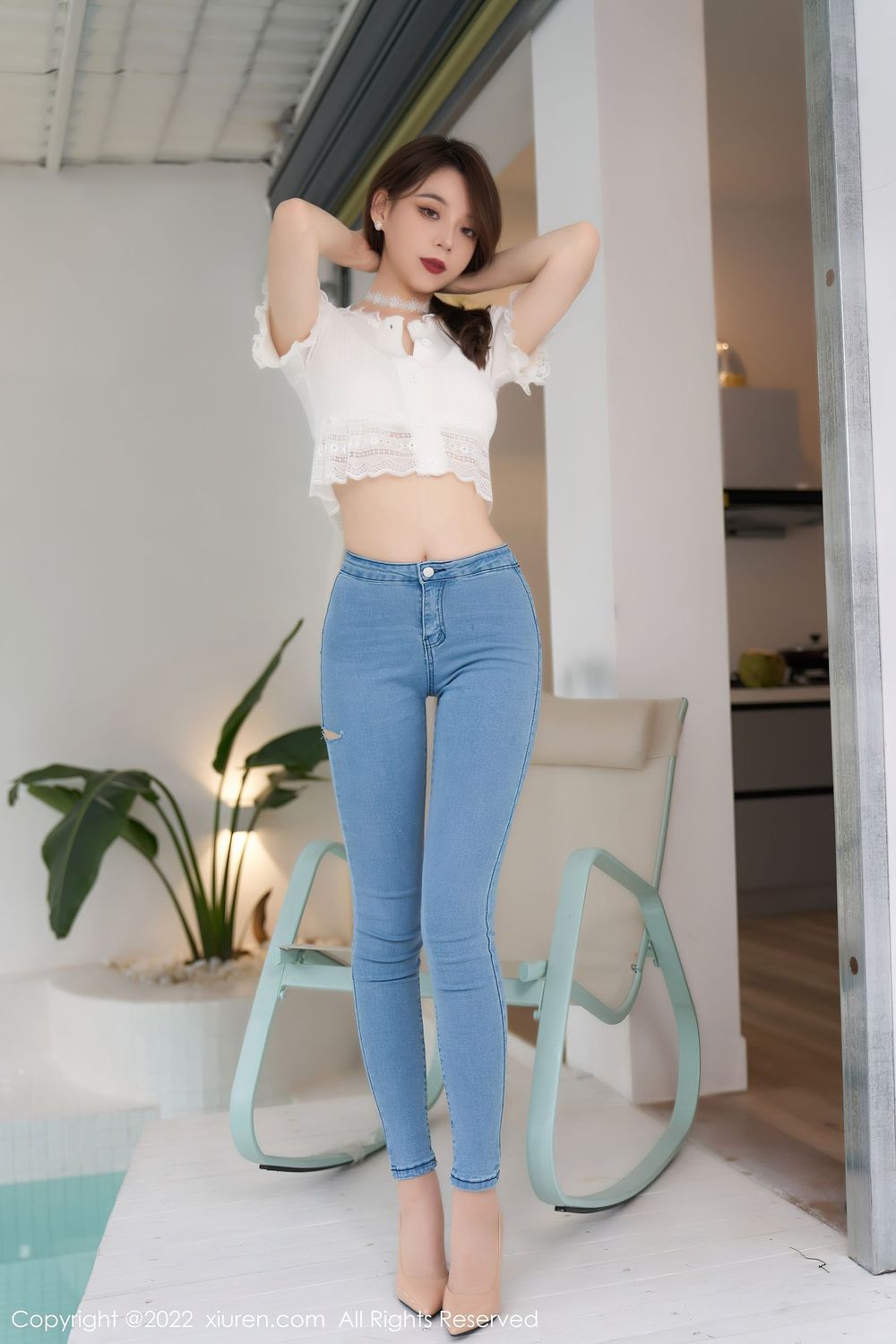 美女模特言沫 - 白色上衣+蓝色牛仔裤性感写真