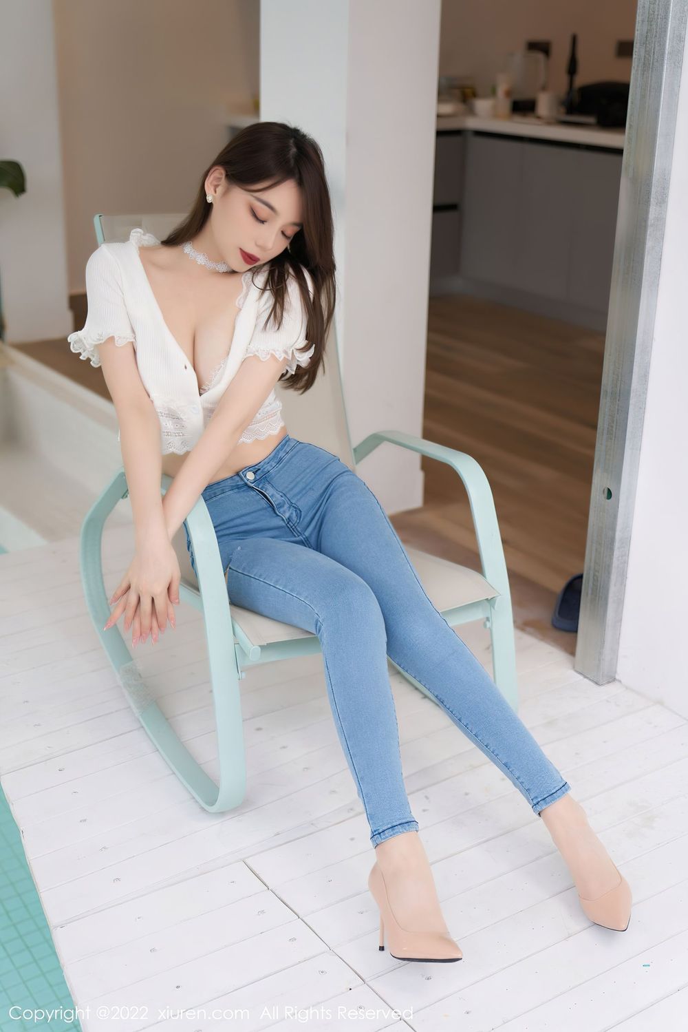 美女模特言沫 - 白色上衣+蓝色牛仔裤性感写真
