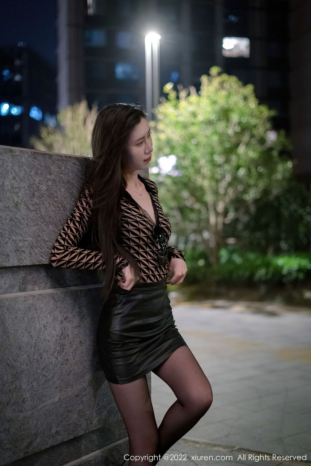 美女模特吴思晚 - 黑色皮质短裙+黑丝系列写真