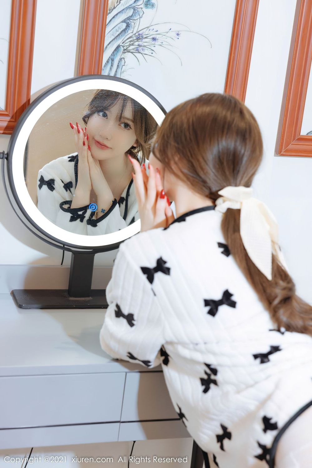 美女模特美桃酱 - 韩国女主持主题性感写真