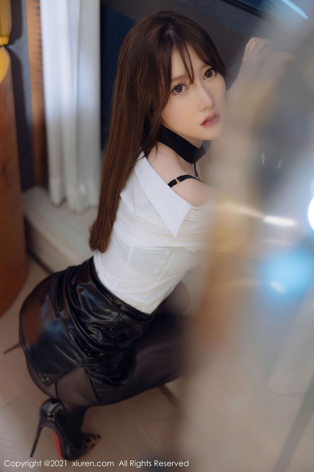 美女模特美桃酱 - 白衬衫+黑丝系列性感写真