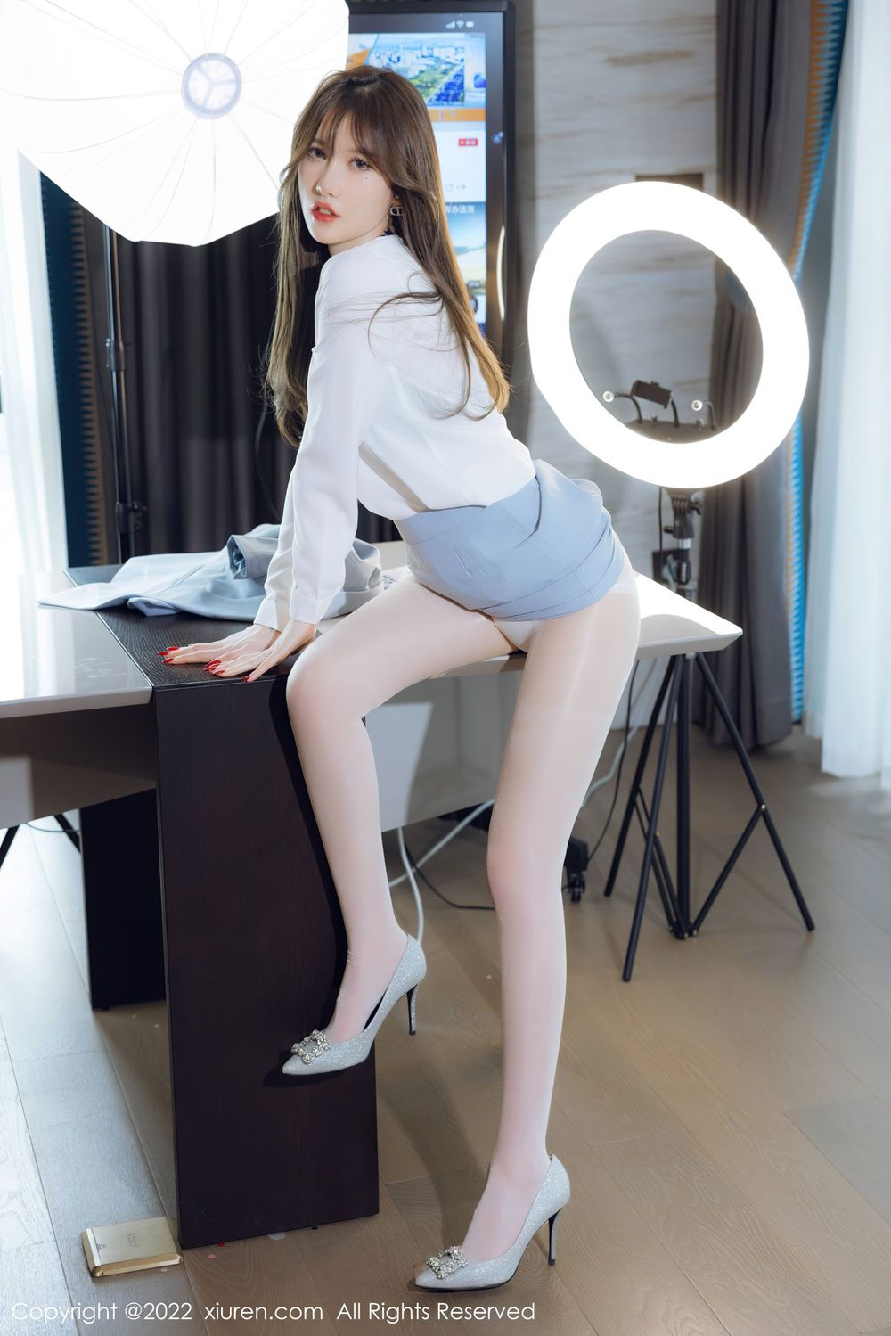 美女模特美桃酱 - 淡蓝色服饰+白色丝袜系列写真