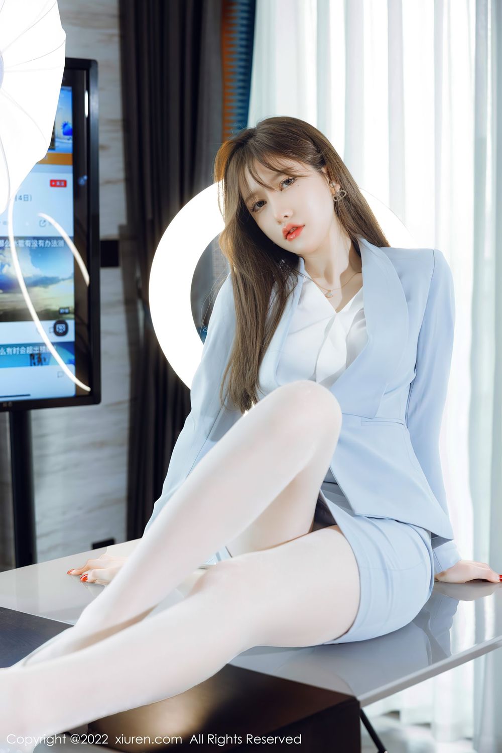 美女模特美桃酱 - 淡蓝色服饰+白色丝袜系列写真