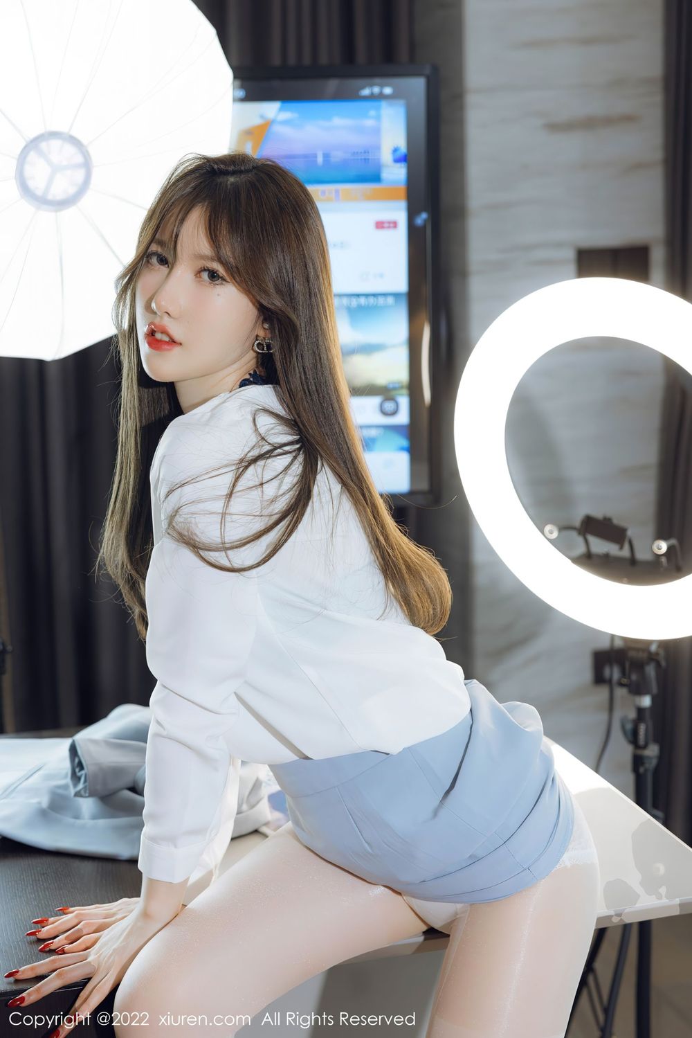 美女模特美桃酱 - 淡蓝色服饰+白色丝袜系列写真
