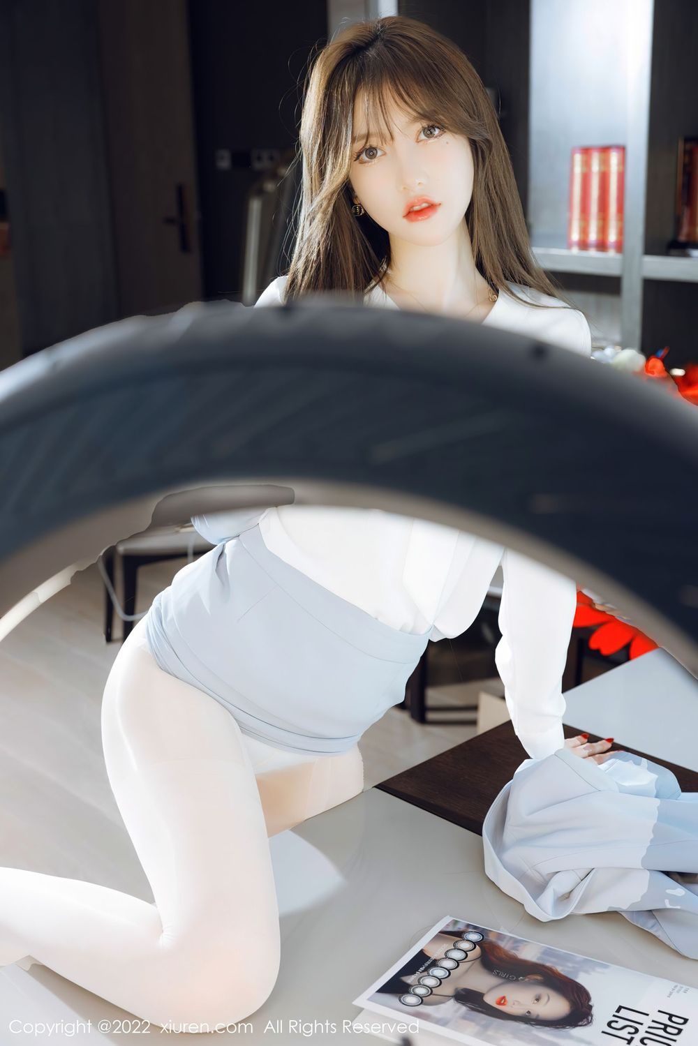 美女模特美桃酱 - 淡蓝色服饰+白色丝袜系列写真
