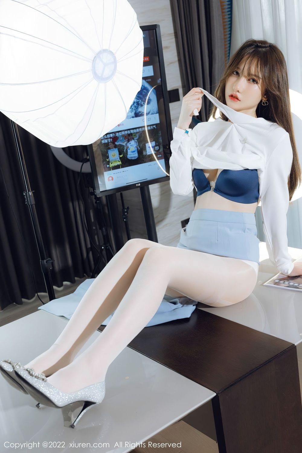 美女模特美桃酱 - 淡蓝色服饰+白色丝袜系列写真