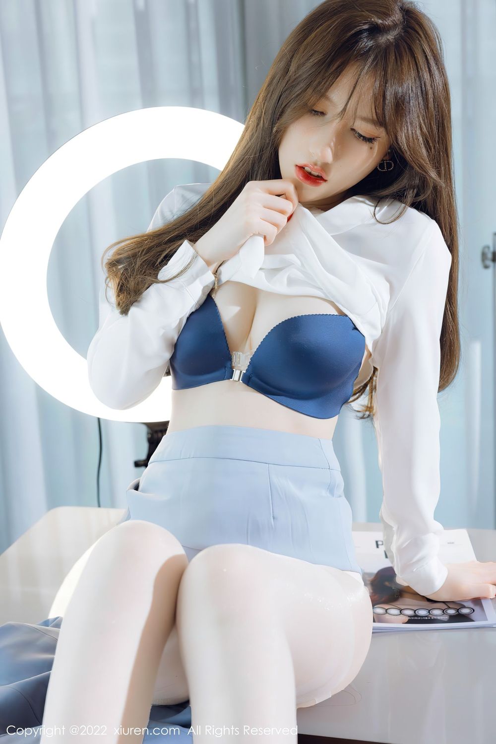 美女模特美桃酱 - 淡蓝色服饰+白色丝袜系列写真
