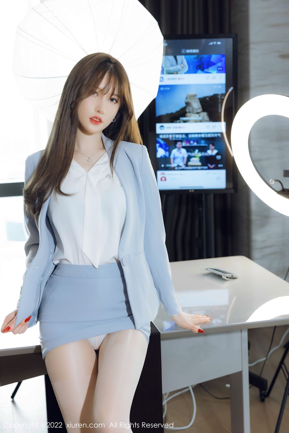 美女模特美桃酱 - 淡蓝色服饰+白色丝袜系列写真