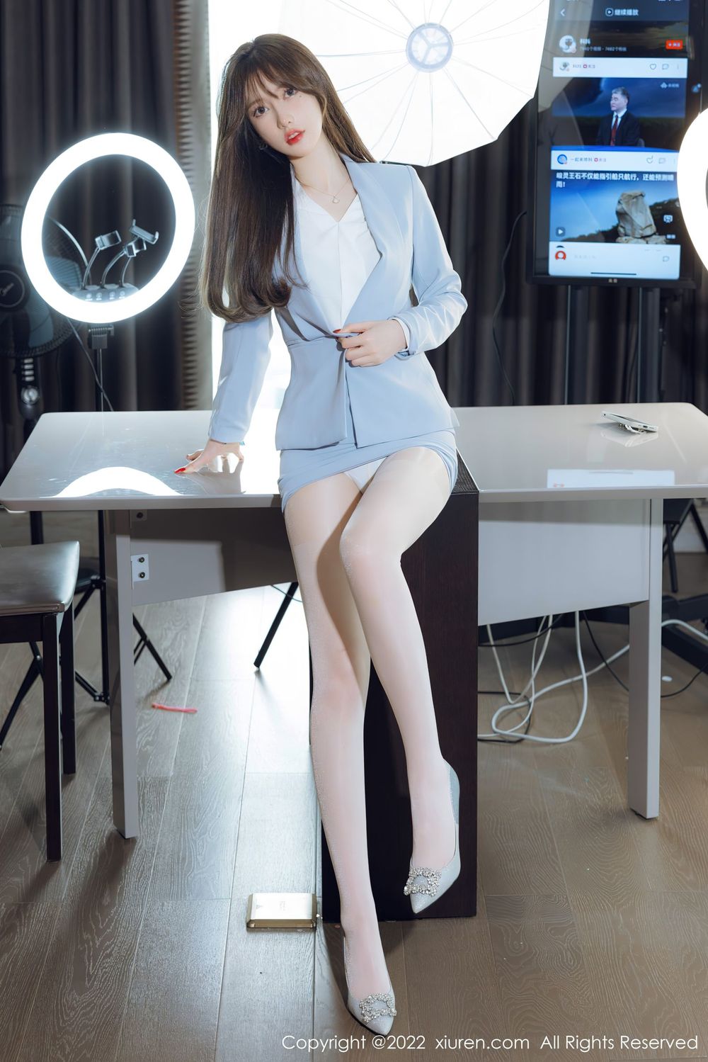 美女模特美桃酱 - 淡蓝色服饰+白色丝袜系列写真