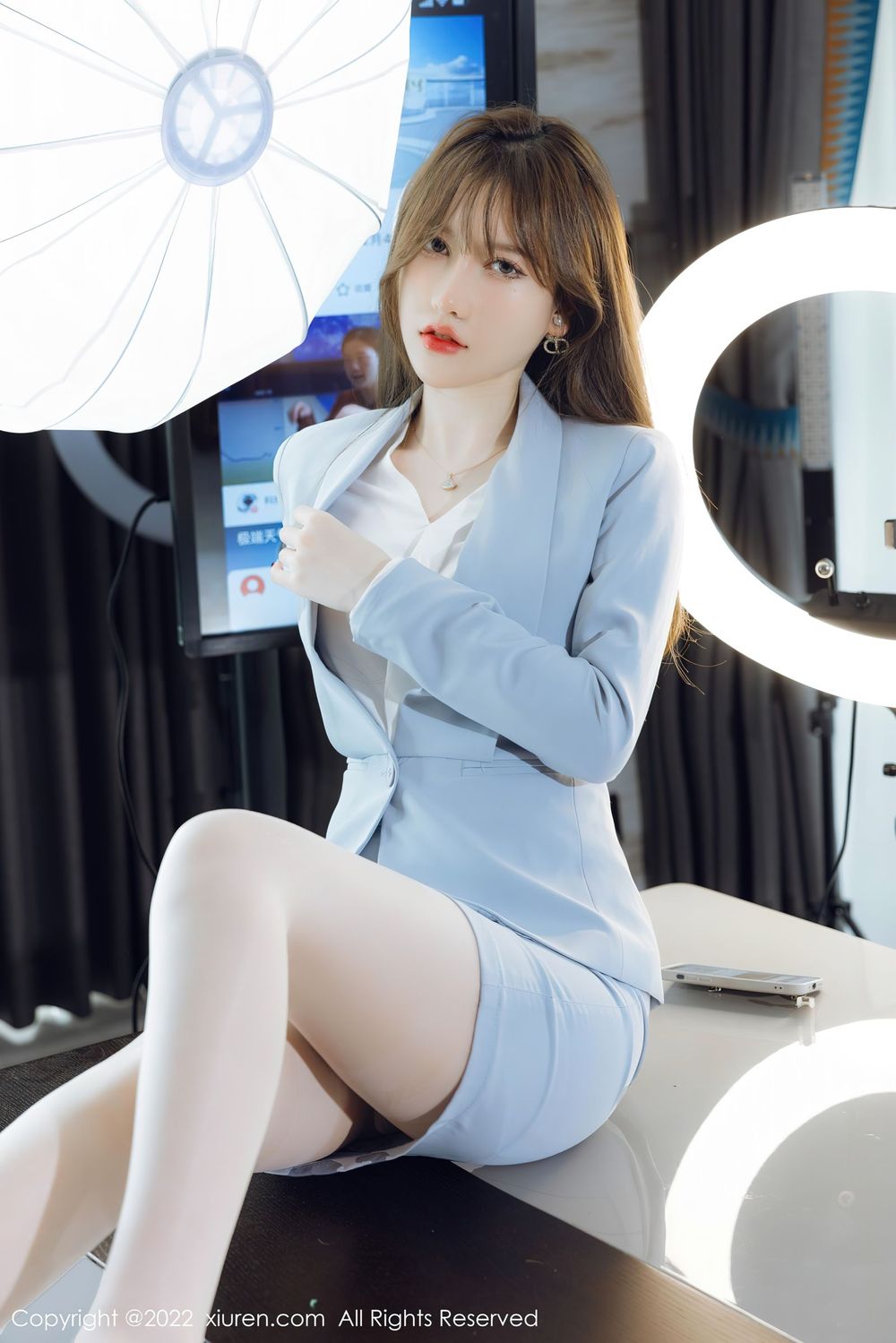 美女模特美桃酱 - 淡蓝色服饰+白色丝袜系列写真