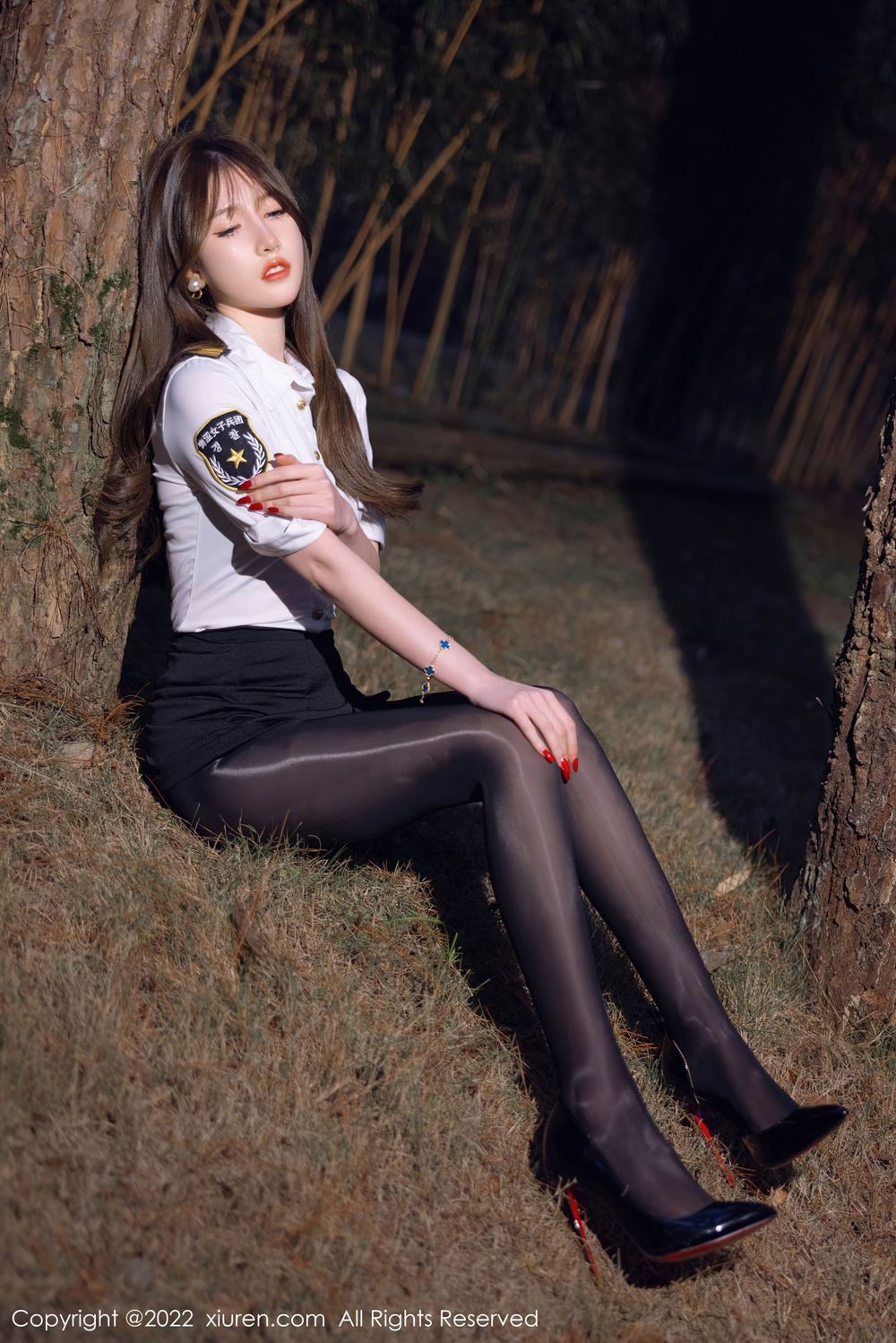 美女模特美桃酱 - 夜晚树林+黑丝系列户外写真