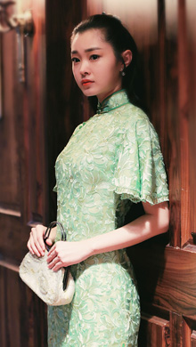 宋轶身穿绿色旗袍古典风格高清手机壁纸